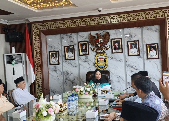Eva Dwiana Serahkan Bantuan untuk Pembangunan 20 Masjid Dan Pesantren di Bandar Lampung
