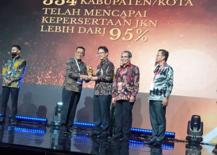 Pemkab Lampung Utara Terima Penghargaan UHC