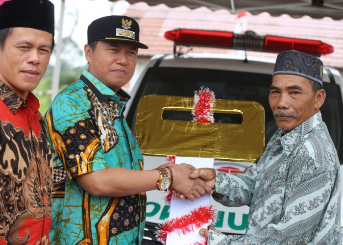 Pj Bupati Lampung Barat Serahkan Sekaligus Launching Ambulance Pekon Sedampah Indah 