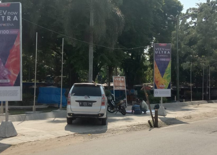 Reklame Ilegal Taman Sahabat Kotabumi Diperintahkan Dibongkar Akhir Desember