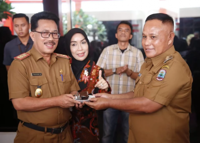 Bupati Nanang Ermanto Dapat Kejutan dari Jajaran Pemkab Lampung Selatan di Hari Ulang Tahunnya ke-56