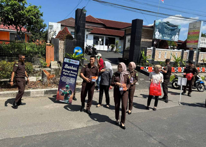 Kejari Lambar Jalankan Program BARBAR, Sisihkan Rezeki Pegawai untuk Warga