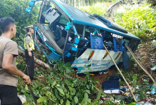 Rem Blong, Bus Berpenumpang 32 Orang Masuk Jurang di Pesbar, Satu Tewas