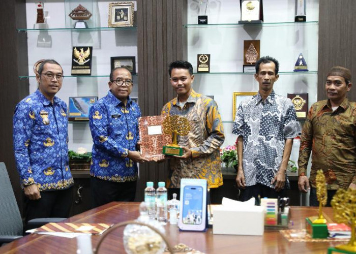 Pj Gubernur Samsudin Serahkan Penghargaan Pemenang Lomba Wana Lestari Tingkat Provinsi Lampung