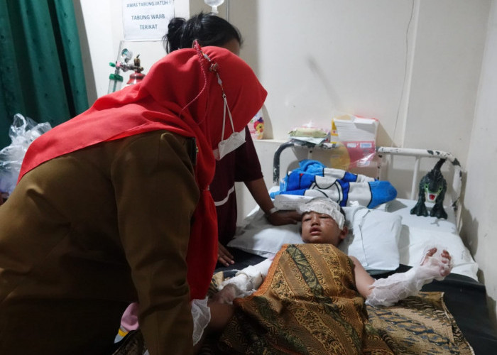Walikota Bandar Lampung Eva Dwiana Jenguk Korban Kebakaran dan Serahkan Bantuan Rp 10 Juta