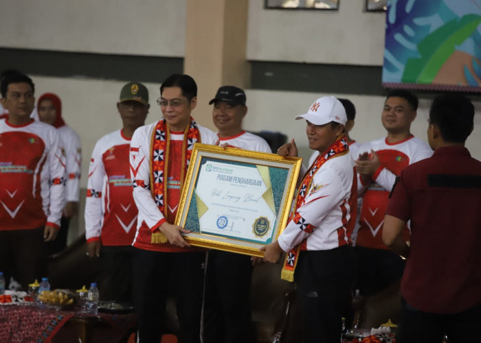 Peringatan HKN Ke-59, Lampung Barat Raih Penghargaan Atas Capaian Universal Health Coverage