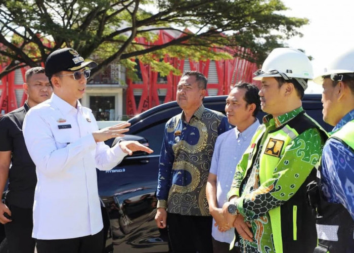 Bupati Egi Pastikan Perbaikan Jalan Rusak Dimulai Pekan Ini