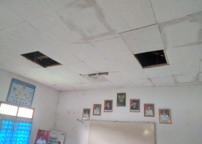 Atap Bocor dan Plafon Jebol, Lurah Susunan Baru Harapkan Perbaikan