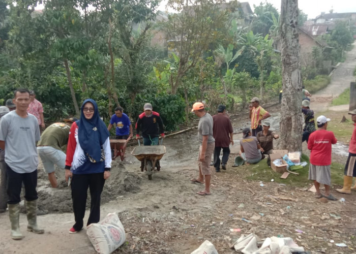 Giatkan Gotong Royong Cara Lurah Tugu Sari Ajak Warga Jaga Lingkungan Tetap Bersih 