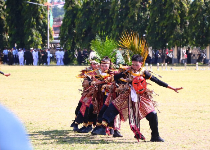 Tari Kolosal Sanggar Tapis Berseri Meriahkan Upacara HUT TNI ke-80 di Bandar Lampung