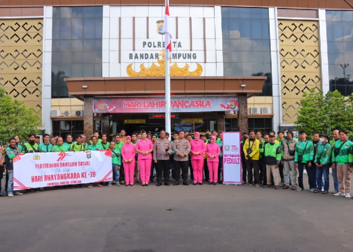 Polresta Bandar Lampung Bagikan Sembako dan Layanan Kesehatan Gratis untuk Driver Ojol