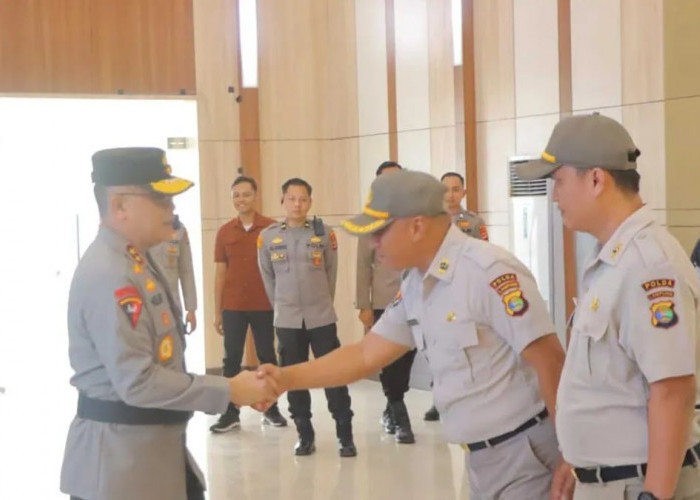 Kapolda Lampung Pimpin Upacara Kenaikan Pangkat PNS Polri