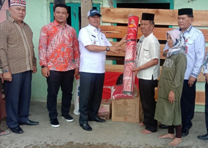 Temui Korban Kebakaran, Pj Bupati Lambar Berikan Bantuan