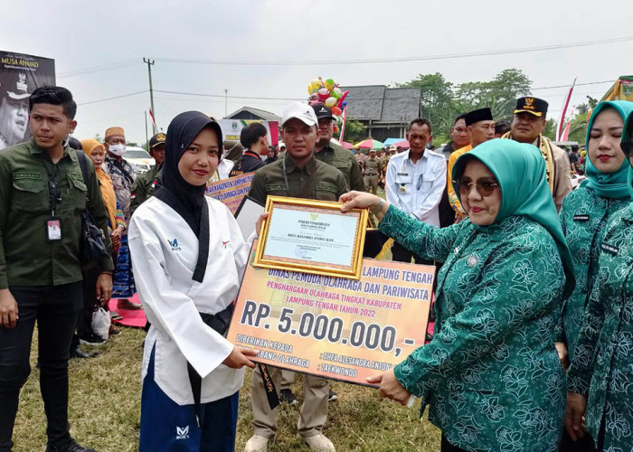 Atlet Taekwondo Berprestasi Lampung Tengah Dapat Penghargaan Dari Bupati Musa Ahmad