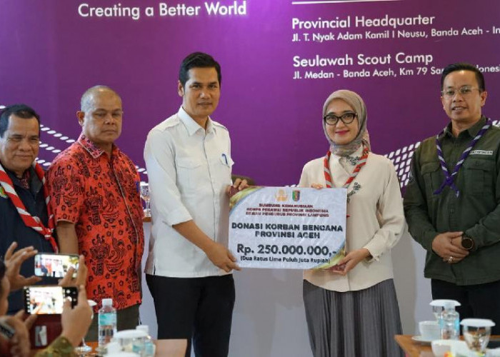 Wagub Lampung Serahkan Donasi Rp500 Juta untuk Korban Bencana di Aceh
