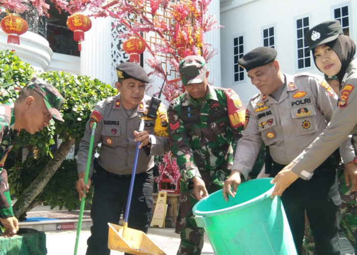 Sambut Peringatan Isra' Mi'raj dan Imlek, TNI-Polri Bandar Lampung Gelar Bakti Religi