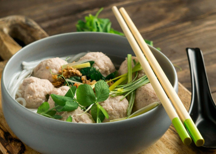 Bakso Ikan Ekor Kuning: Cita Rasa Laut yang Lembut dan Gurih