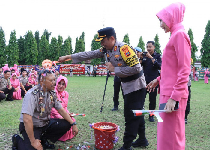 48 Personel Polres Lampung Utara Menerima Kenaikan Pangkat