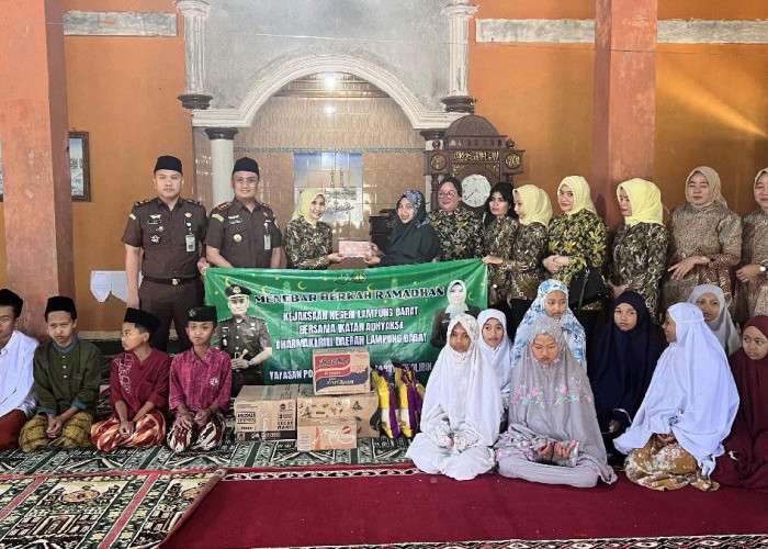 Kejari dan Pengurus IAD Lampung Barat Berbagi Kebahagiaan di Bulan Ramadhan