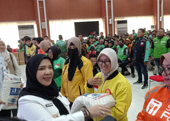 Pemkot Bandar Lampung Beri 1.000 Bantuan Beras dan Hadiah Umroh untuk Pengemudi Ojol