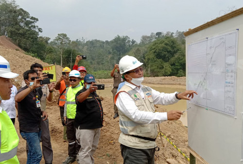 Parosil Tinjau Lokasi Proyek Pembangunan PLTMH Way Besai  