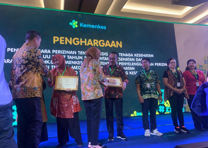 DPMPTSP Kota Bandar Lampung Terima Penghargaan dari Kemenkes