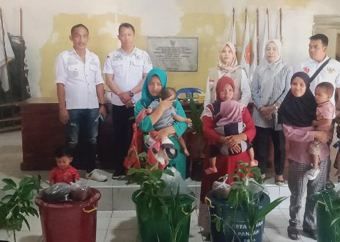 Melalui Program Ketahanan Pangan, Pemdes Karangsari Salurkan Budi Damber dan Bibit Pohon kepada 26 KPM 