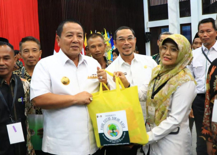 Gubernur Arinal Ikuti Penyerahan SK Perhutanan Sosial dan Tora Bersama Presiden Jokowi 