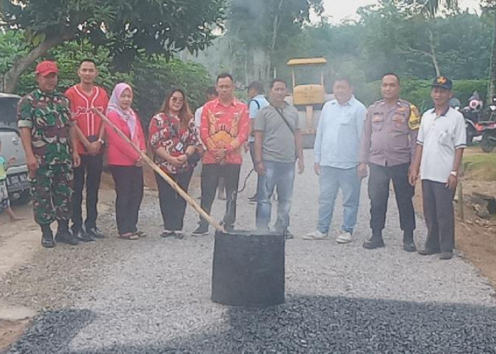 Lewat Program Ketahanan Pangan, Pemerintah Desa Margomulyo Tingkatkan Jalan Usaha Tani Ratusan Meter 