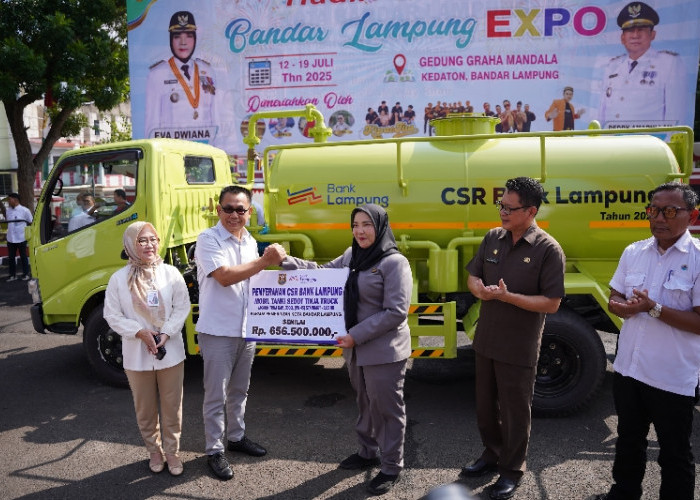 Pemkot Bandar Lampung Terima Bantuan Mobil Tangki Sedot Tinja dari Bank Lampung