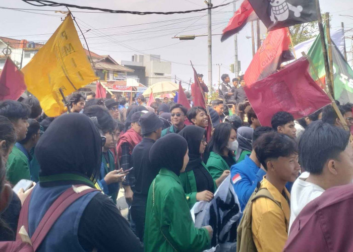 Massa Gelar Aksi di Pemprov Lampung, Desak Harga Pangan Turun dan Pendidikan Gratis