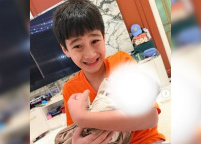 Rafathar Pamer Gendong Bayi, Raffi-Nagita Tambah Anggota Keluarga?