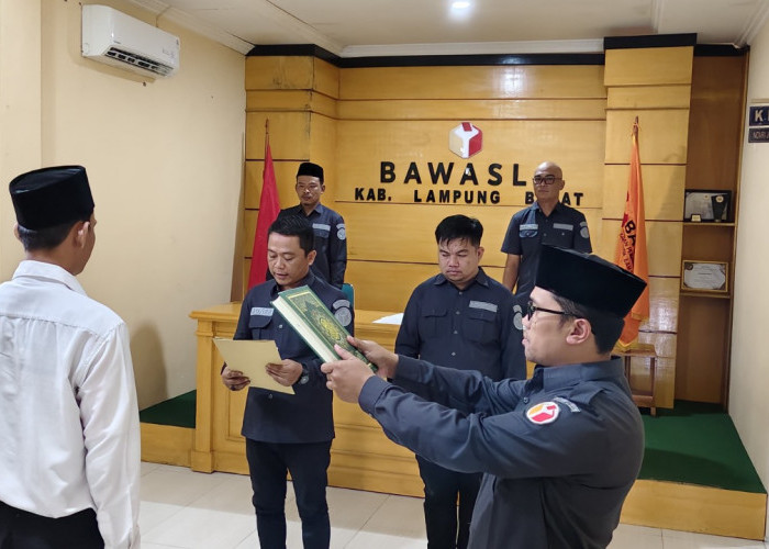 Bawaslu Lampung Barat Resmi Lantik Joni Irawan sebagai PAW Panwascam Bandar Negeri Suoh