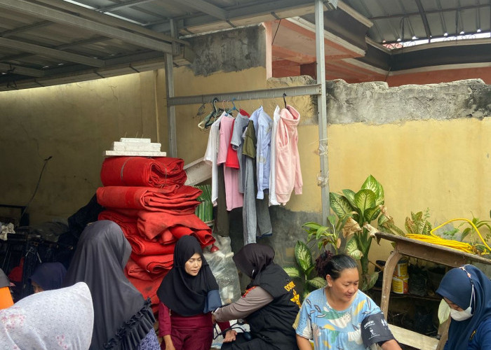 Polresta Bandar Lampung Bersama Tim Medis Periksa Kesehatan Korban Banjir