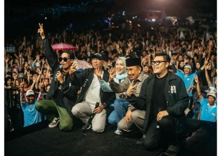 Meski Diguyur Hujan, Ribuan Warga Kota Agung Hadiri Konser Riang Gembira Mirza-Jihan