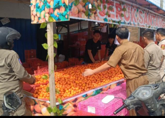 Sumbang Kemacetan di Jatimulyo, Polisi Pamong Praja Kecamatan Jatiagung Himbau Pedagang 