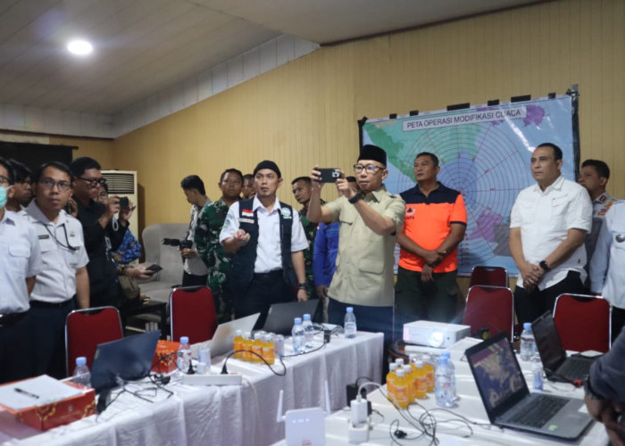 Antisipasi Cuaca Ekstrem, Gubernur Lampung Tinjau Posko Operasi Modifikasi Cuaca