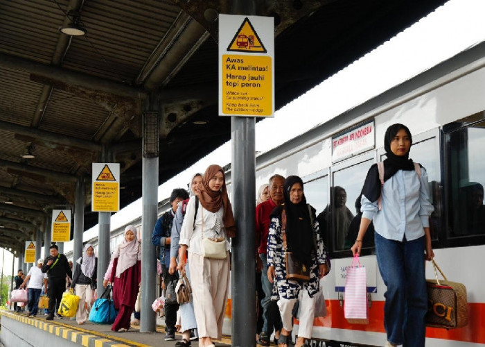 Lonjakan Penumpang Kereta Api Warnai Libur Isra Mi'raj di Wilayah Divre IV Tanjung karang 