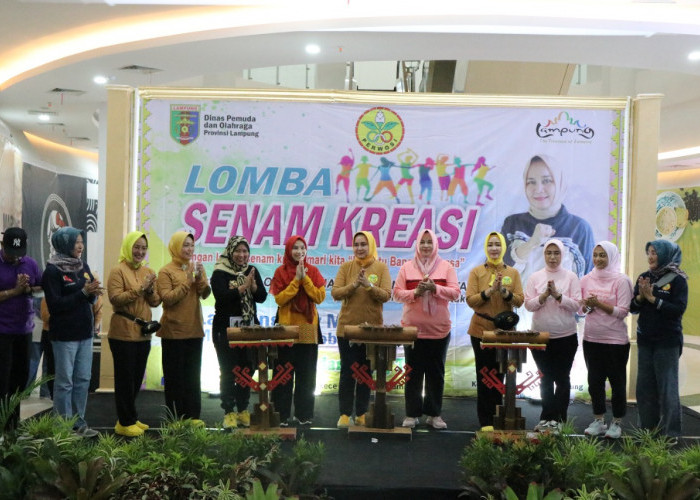 Ketua PERWOSI Lampung Buka Lomba Senam Kreasi dan Senam Lampung Berjaya