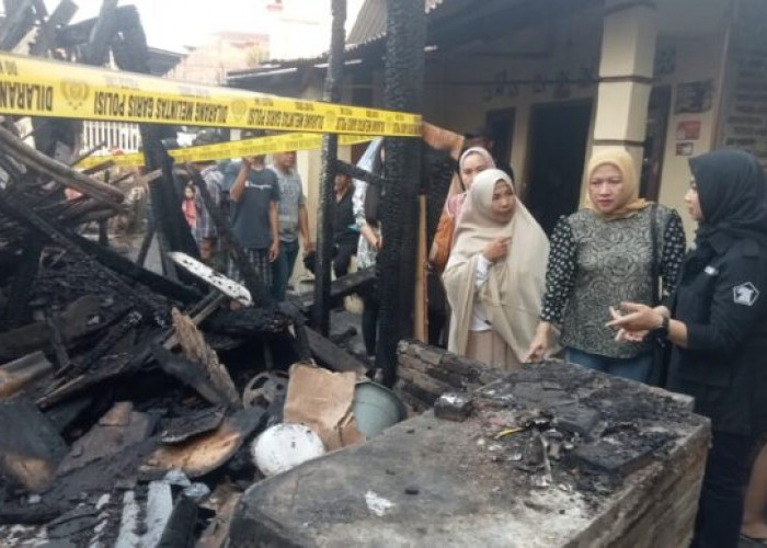DPD Gerindra Bersama PIRA Lampung Bantu Korban Kebakaran Di Kaliawi Balam