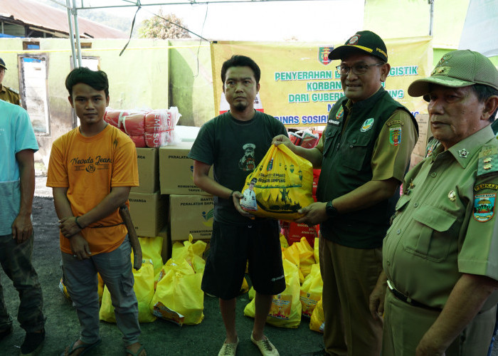 Dinsos Lampung Salurkan 30 Paket Bantuan ke Korban Kebakaran