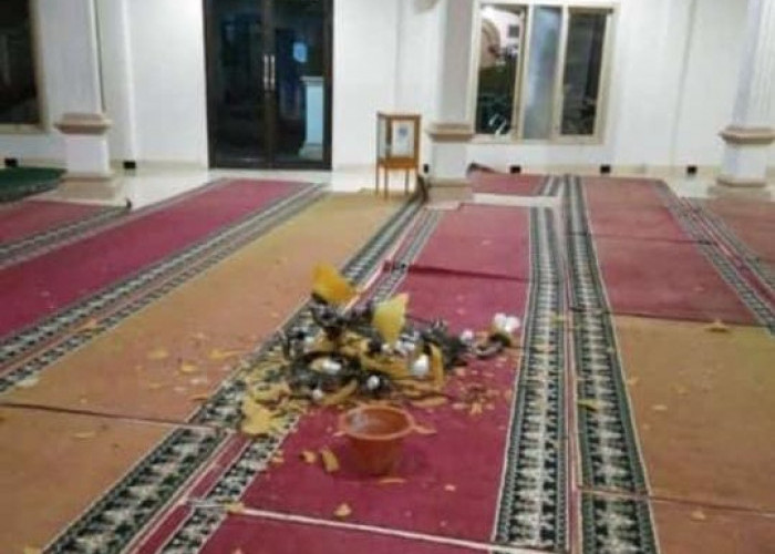 Gempa KAUR Bengkulu Terasa Hingga Liwa, Lampu Hias Masjid Nurul Huda Jatuh