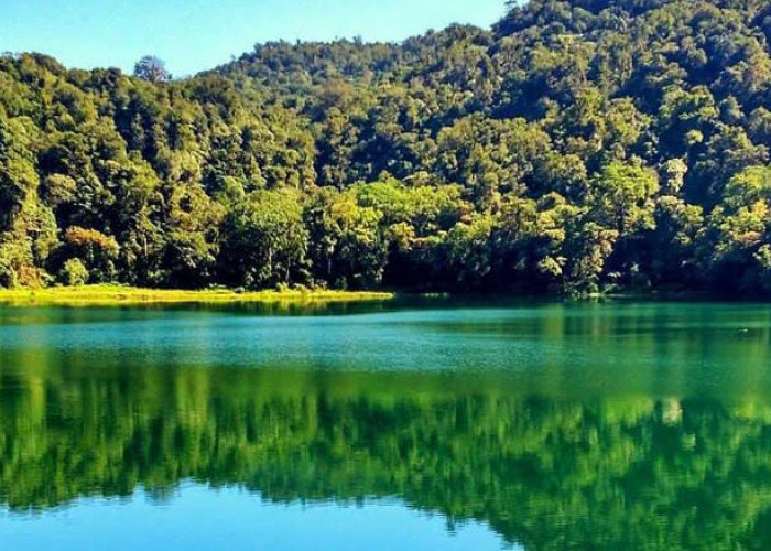 Pesona Ranamese, Danau Tenang Berkabut di Pegunungan Flores