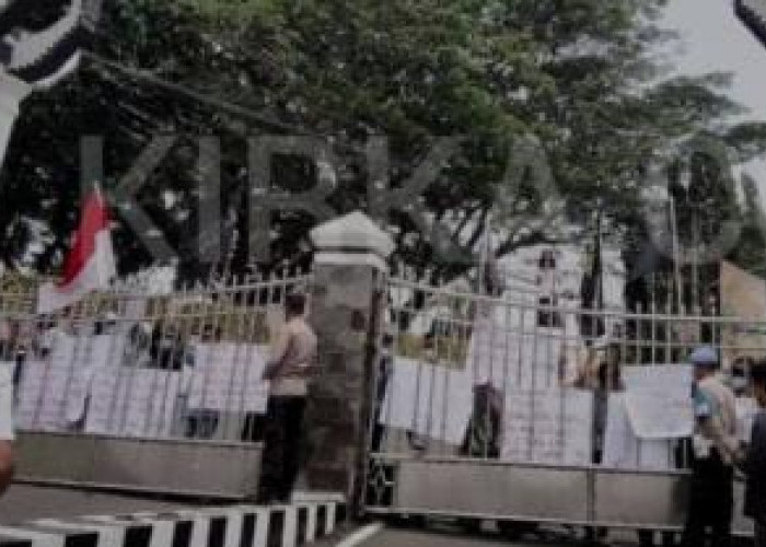 Puluhan Massa Desak Kejati-Polda Lampung Turun dan Usut KKN di Pemkot Bandar Lampung