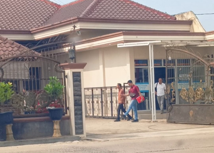 Honorer Fiktif Kota Metro: Polisi Antar Surat Tersangka ke Rumah Welly