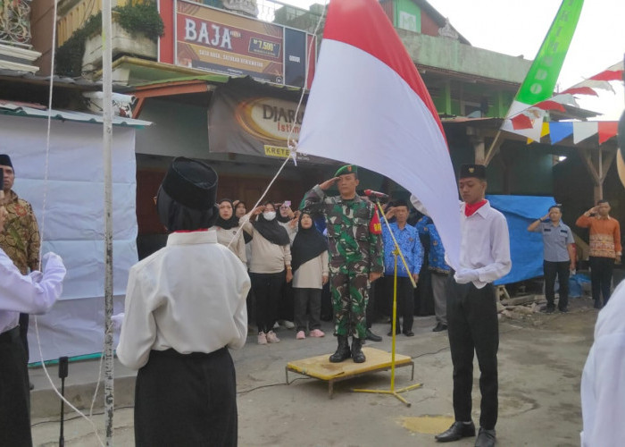 Babinsa Sertu Aris Susilo Pimpin Warga dan Nelayan Upacara Bendera Peringati HUT RI ke-78