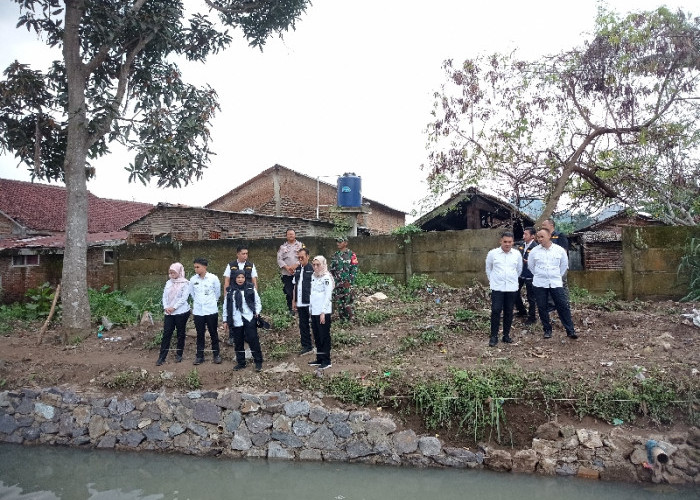 Pemkot Bandar Lampung Salurkan Bantuan untuk Ribuan Korban Banjir, Siapkan Solusi Jangka Panjang