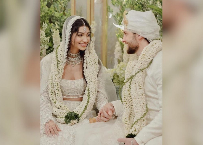 10 Artis India yang Menikah Mengenakan Lehenga Karya Manish Malhotra