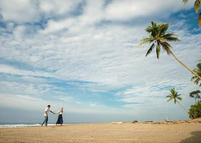Pantai Ilahan, Pesona Sunyi di Pesisir Barat yang Menawarkan Keaslian Alam