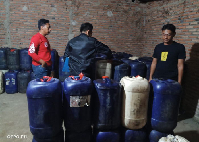 TNI-Polri Gerebek Lokasi Penimbunan BBM Bersubsidi